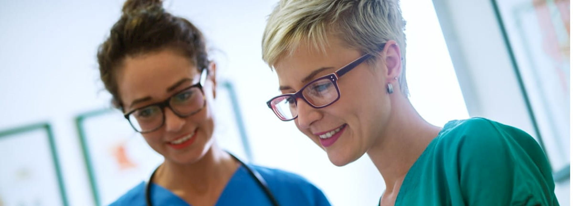 MDDUS | Medical Advisory Guide two professional nurses
