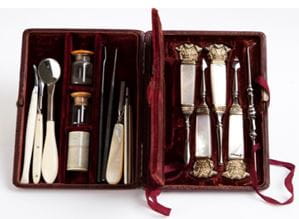 Queen Victoria hygiene set